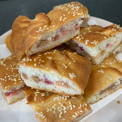 Пирог с ревенем и кунжутом