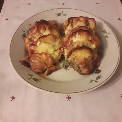Куриная грудка, запеченная в духовке с сыром и помидорами