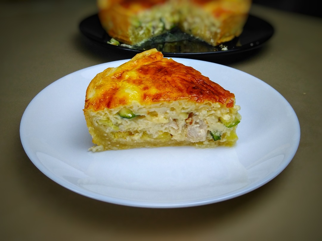 Киш с кабачком и курицей