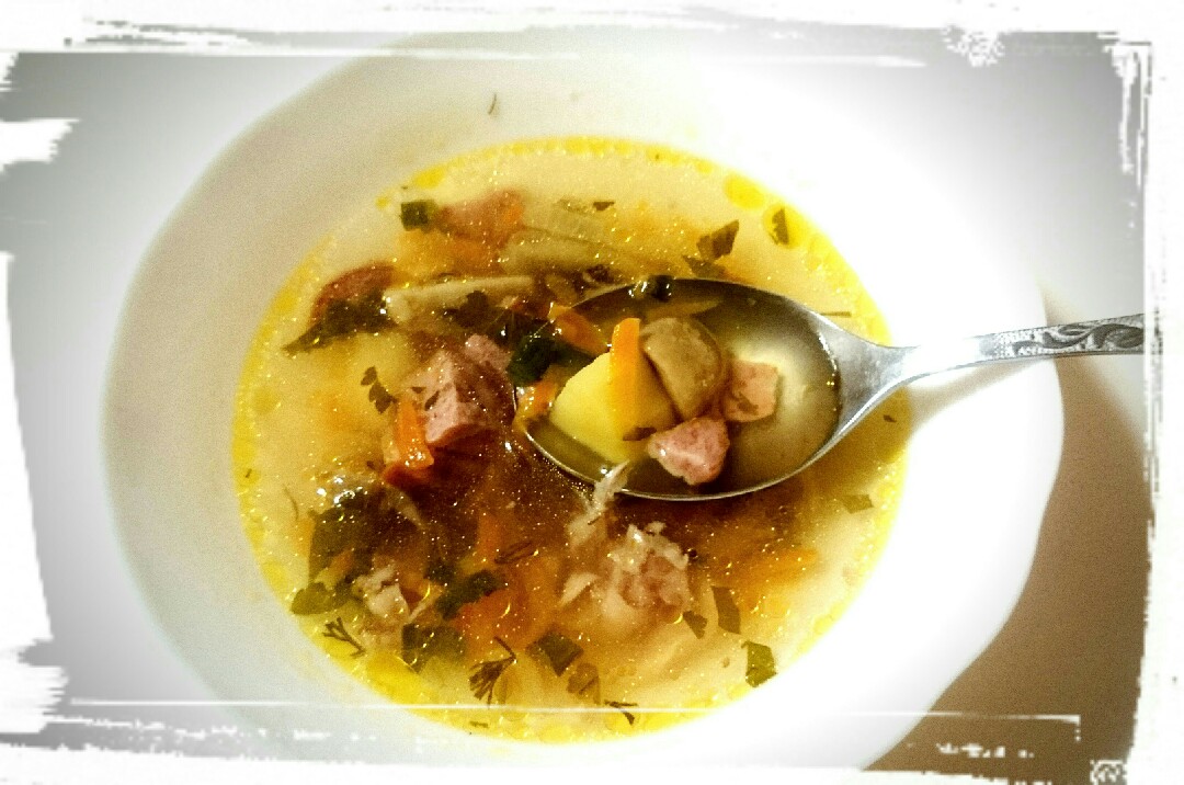 Суп с колбасой и грибами