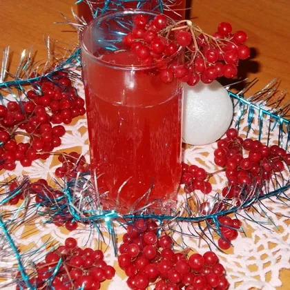 Напиток к праздничному столу с ягодой калины и мёдом