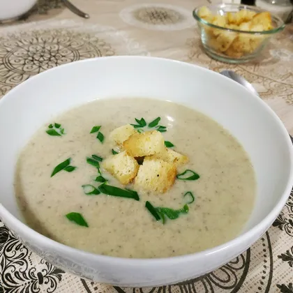Крем-суп из шампиньонов с чесночными сухариками