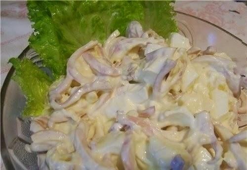 Салат с кальмарами и шампиньонами