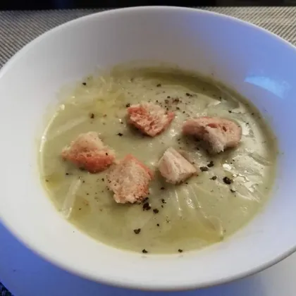 Суп - пюре из брокколи со сливками и крутонами 😋😋😋