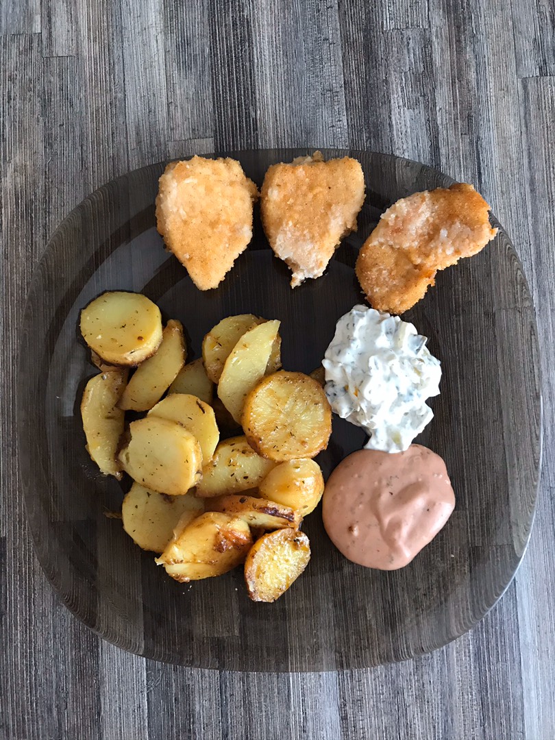 Картофель в духовке + куриные наггетсы