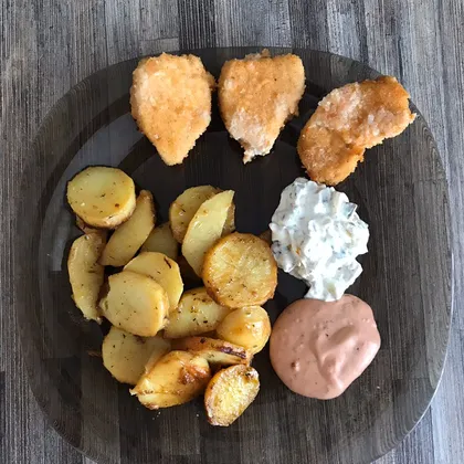 Картофель в духовке + куриные наггетсы