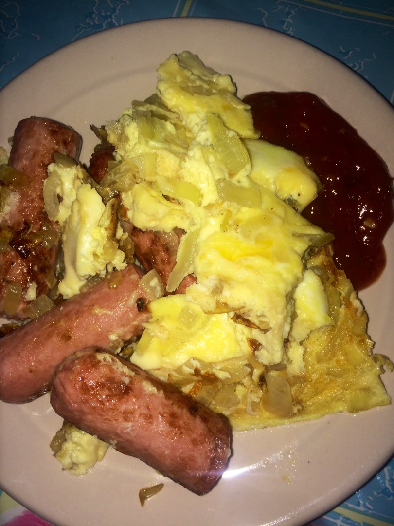 Сосиски с яйцами🥓