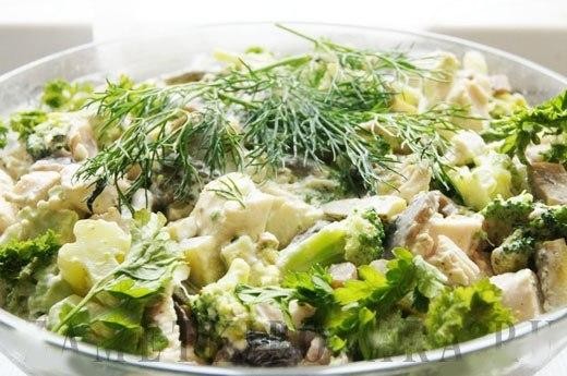 Куриный салат с грибами и сыром рецепт – Европейская кухня: Салаты. «Еда»