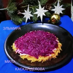 Салат "Изюминка" со свёклой, сыром и морковью на Рождество 