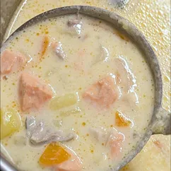 Сливочная уха из красной рыбы
