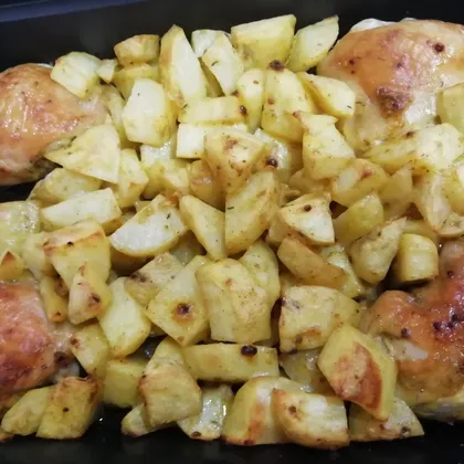 Картошка в духовке запечённая с курицей