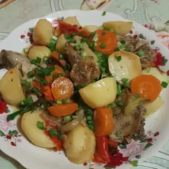 Курица с овощами в банке