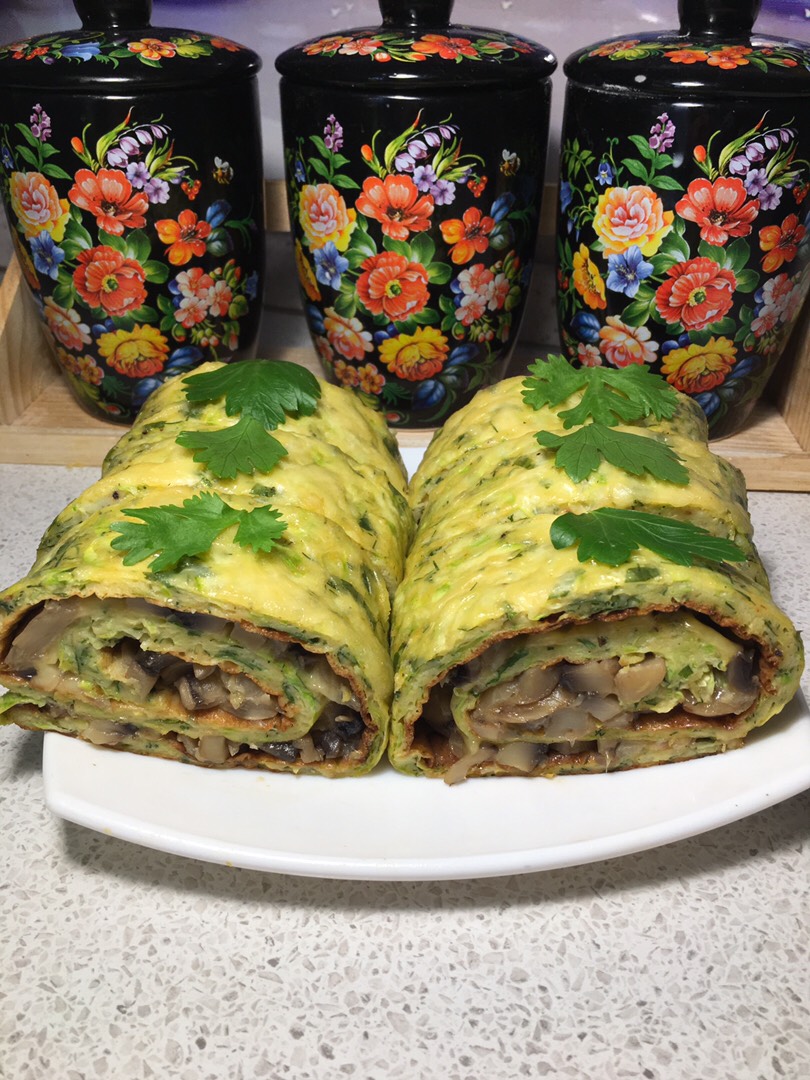 Кабачковый рулет с грибами😋