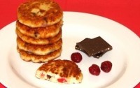 Сырники с шоколадом и вишней
