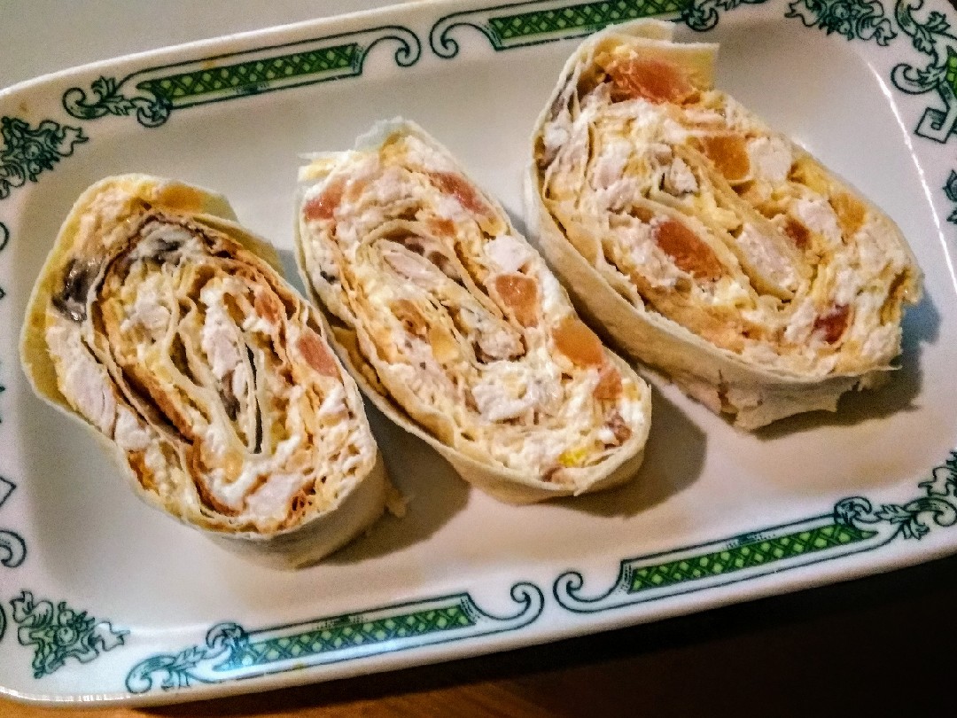 Новогодний рулет из лаваша