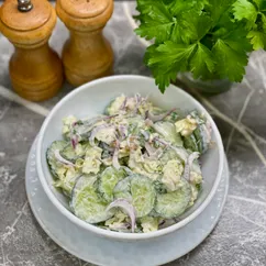 Салат с огурцом и пекинской капустой 