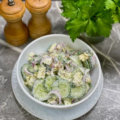 Салат с огурцом и пекинской капустой 