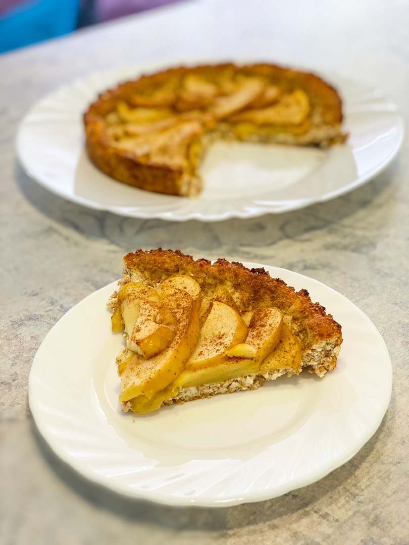 Тарт без сахара с яблоками и корицей