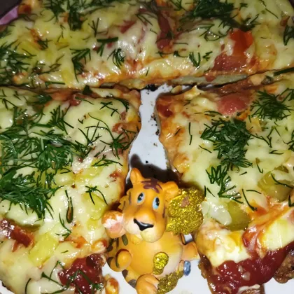 Пицца с лавашом ломанным на сковороде