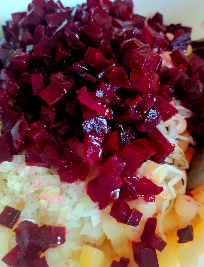 Вариант 1: Классический салат винегрет с фасолью и квашеной капустой