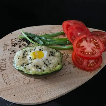 Авокадо с сыром и перепелиными яйцами