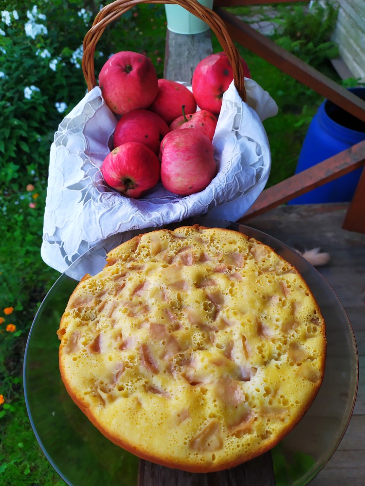 Шарлотка в мультиварке