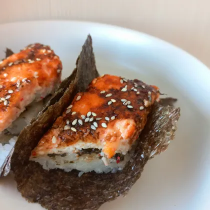 Запеченный суши-торт с крабовыми палочками на новогодний стол 2026 