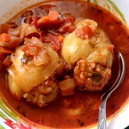 Фаршированный перец с овощной подливой