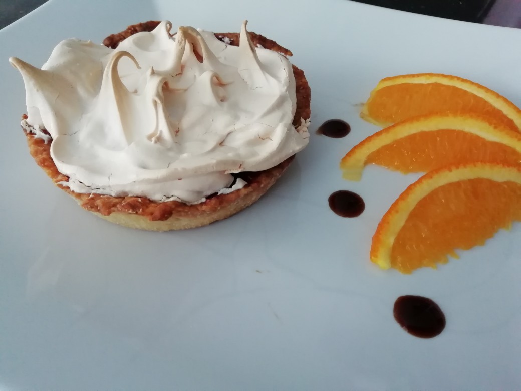 Тарталетки с вишней и меренгой😋