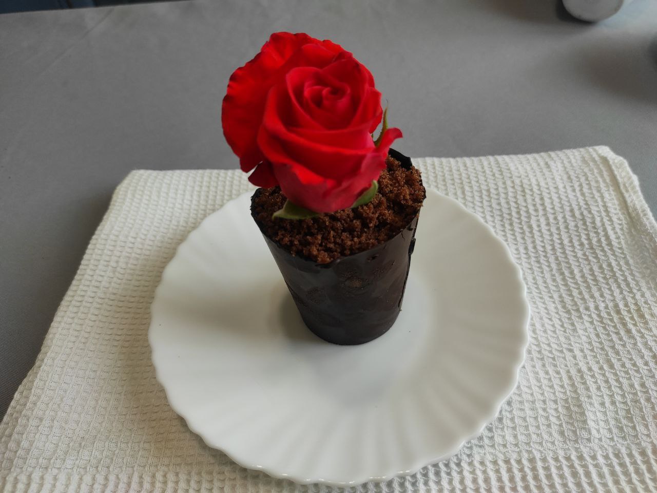Красивый и вкусный десерт "Цветок в горшке"