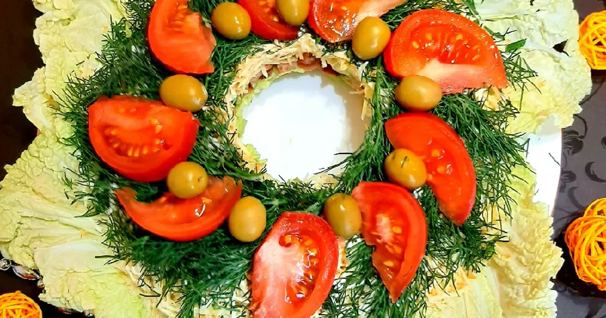 Салат "Новогодняя сказка". Салат с копчёной индейкой рецепт с фото ...