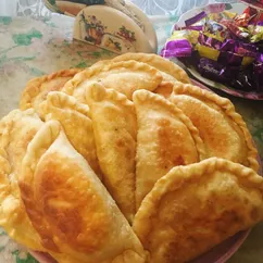 Чебуреки с мясом и сыром 😋🥟