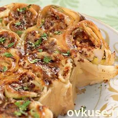 Горячая закуска с цукини и орехами