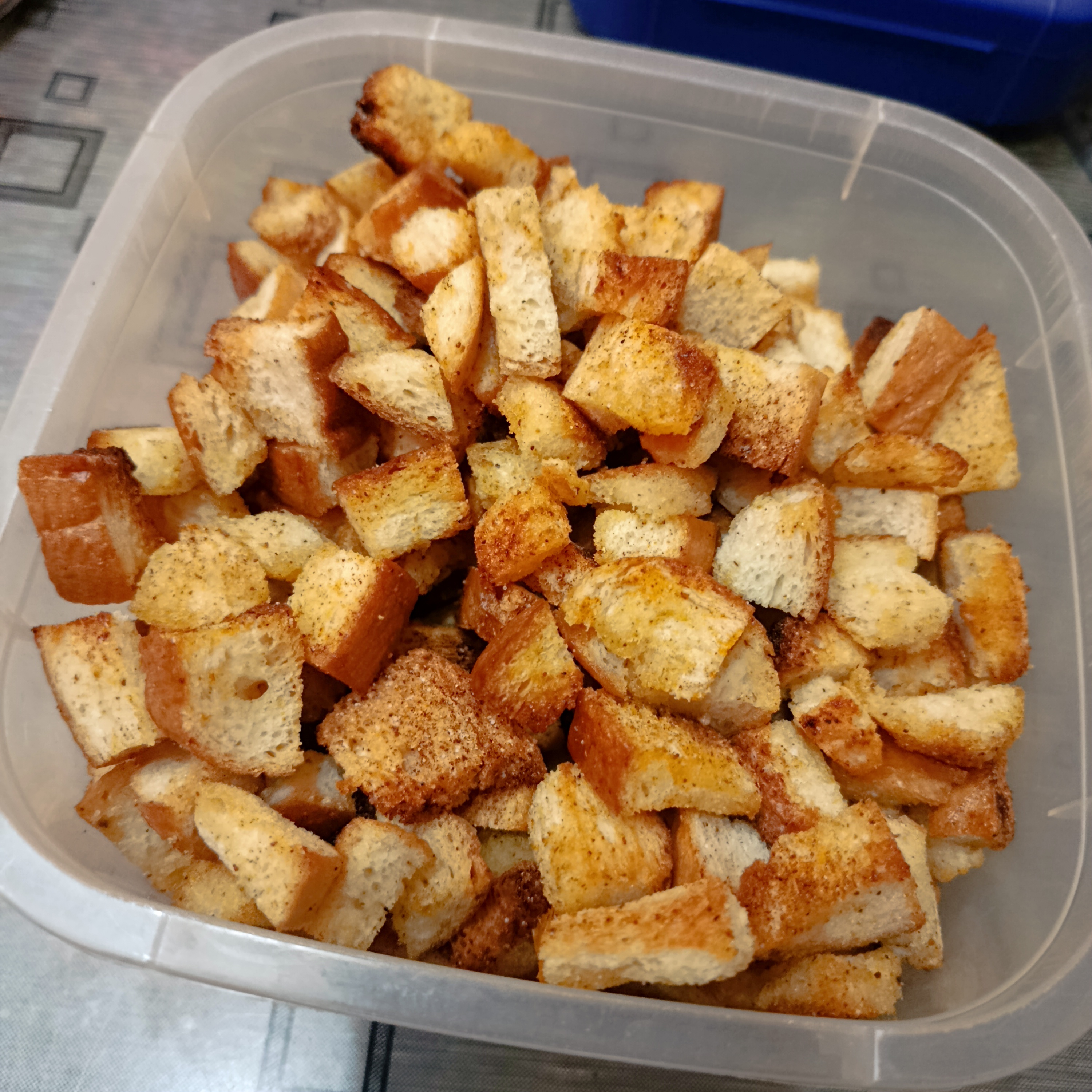 Сухарики из белого хлеба 