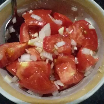 Салат из свежих помидоров