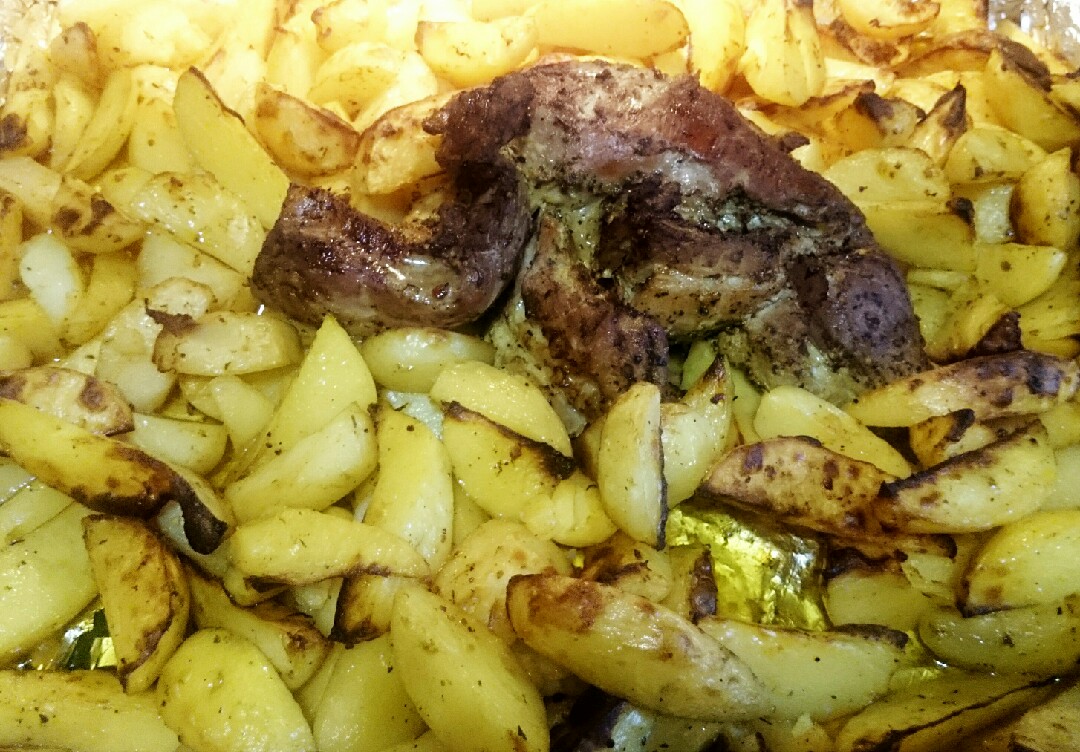 Картофель со свининой в мультиварке