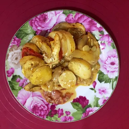 Кабачок, картофель и помидоры в духовке