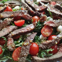 Стейк-салат с рукколой 