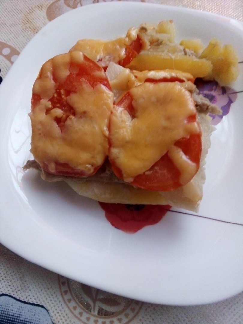 Свинина по-французски в духовке - 10 пошаговых рецептов с помидорами, сыром, картофелем