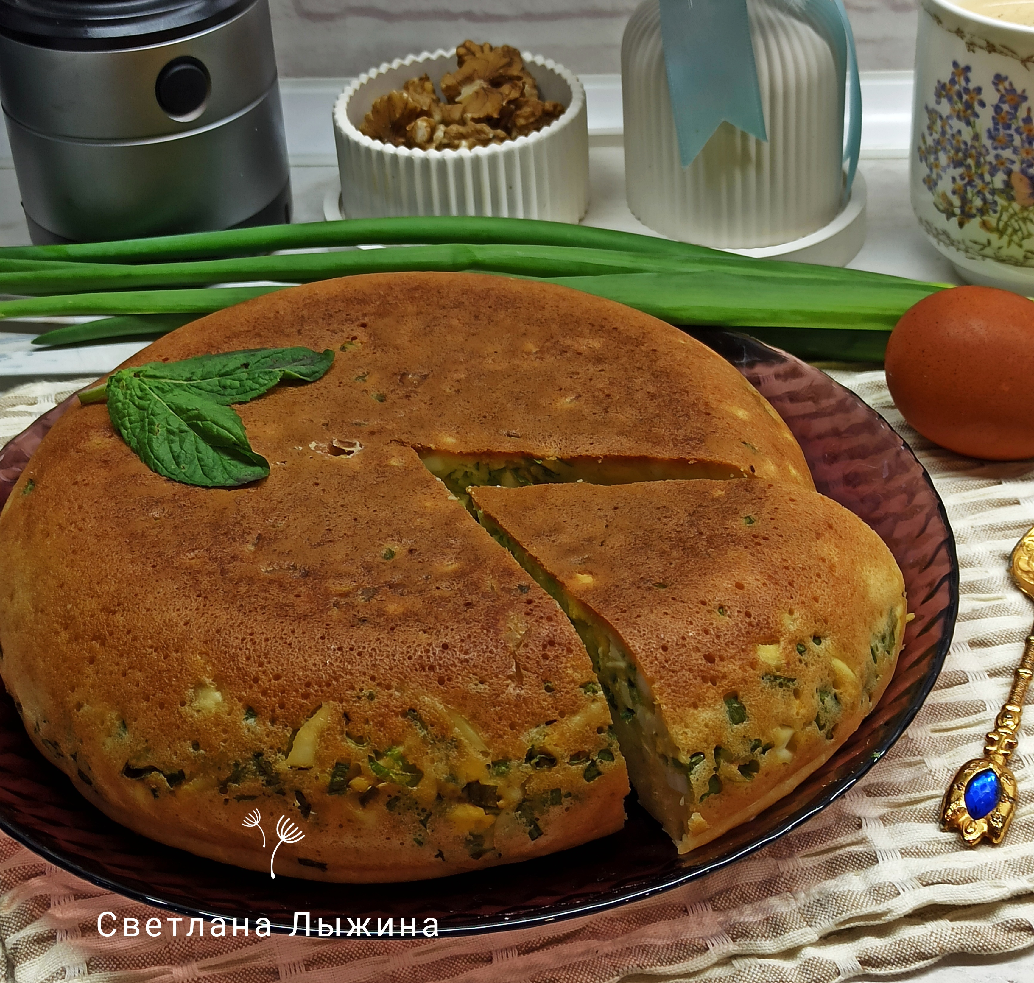 Заливной пирог с зелёным луком и яйцами в мультиварке 