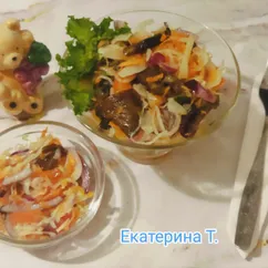 Салат из быстро маринованной капусты с грибами