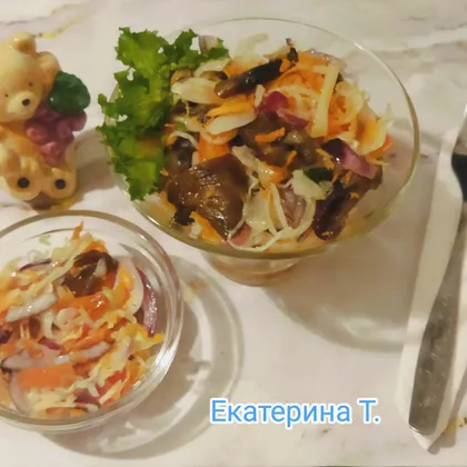 Салат из быстро маринованной капусты с грибами