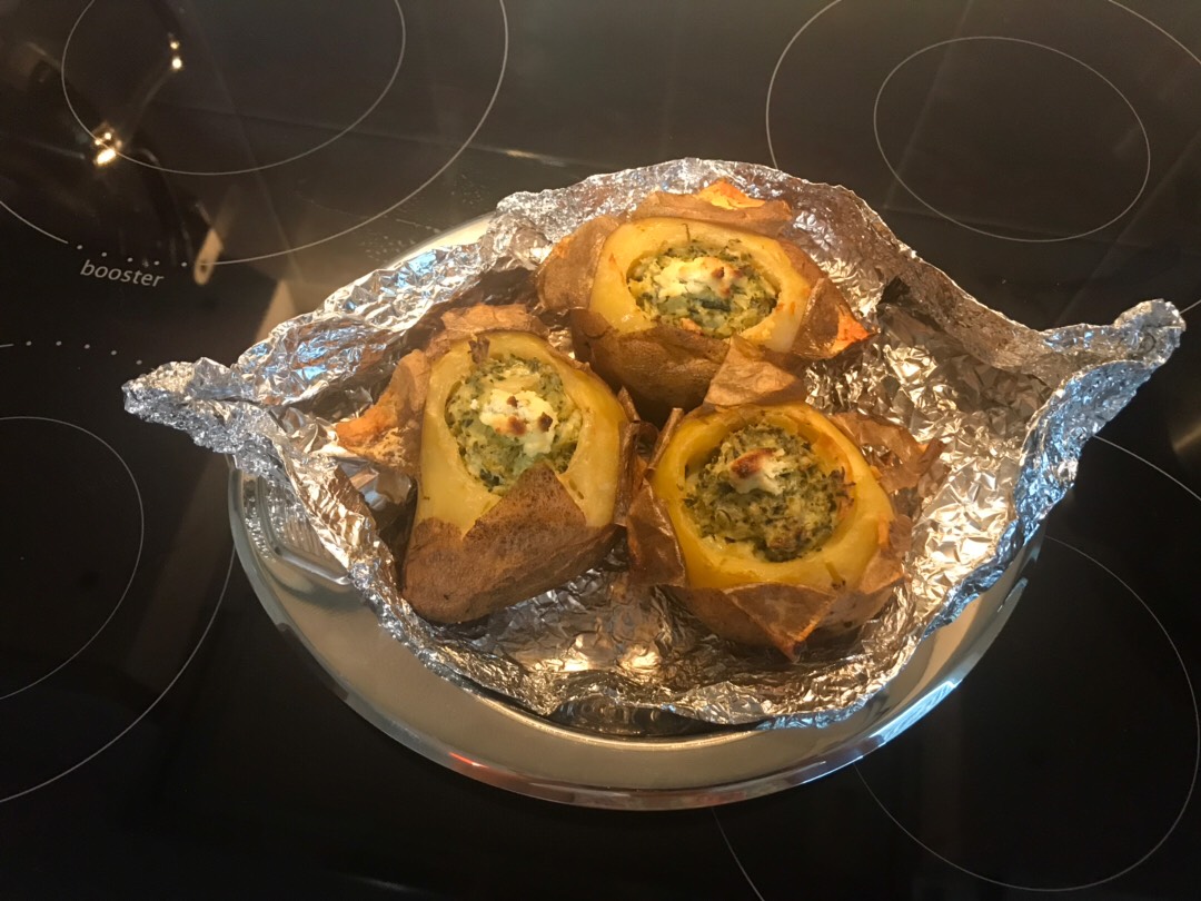 Картофель, фаршированный брокколи 🥦 и сыром