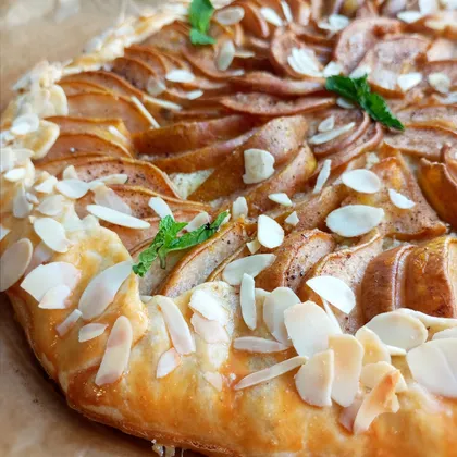 Галета с грушами и марципаном 