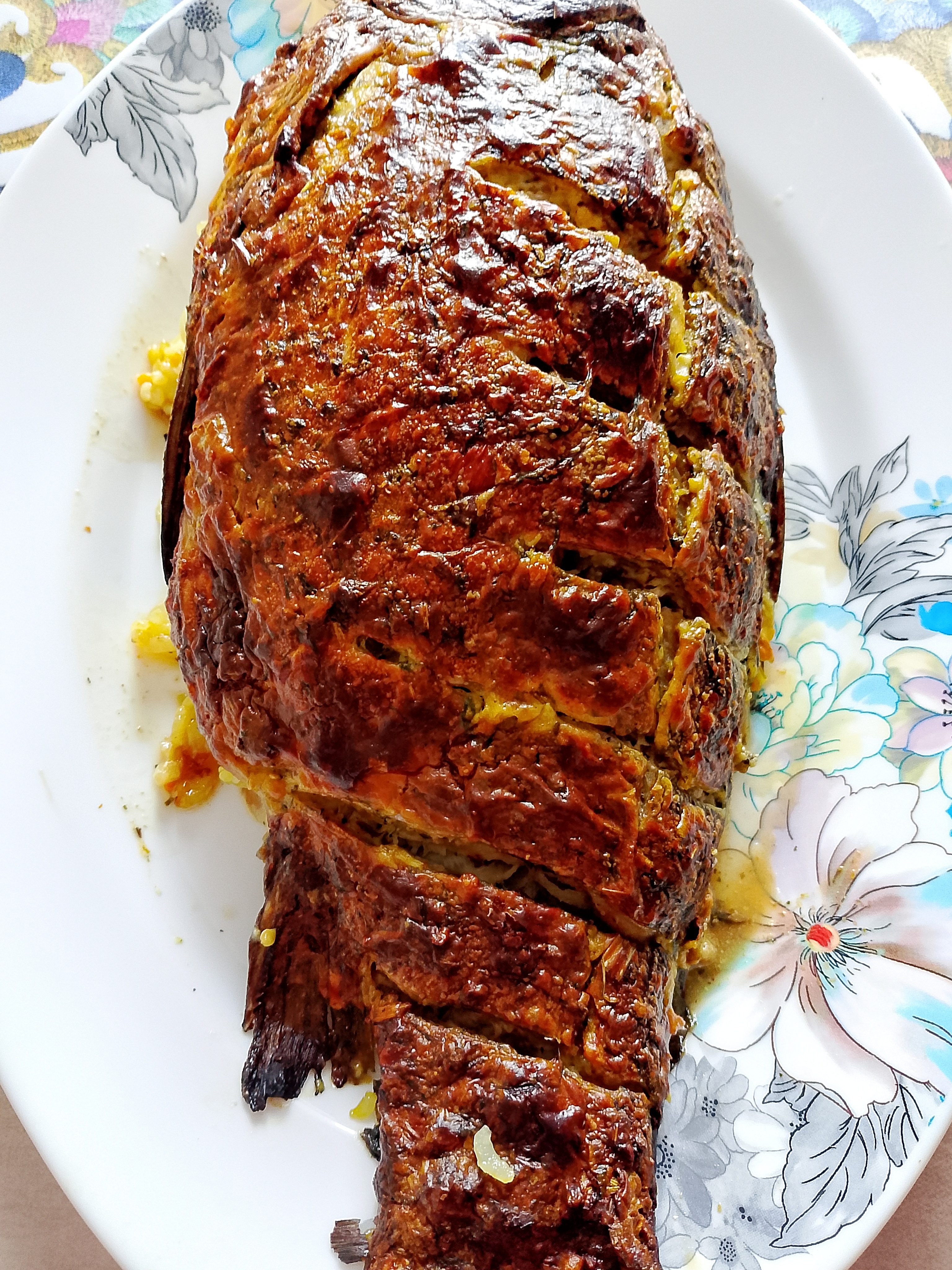 Сазан фаршированный рисом и овощами