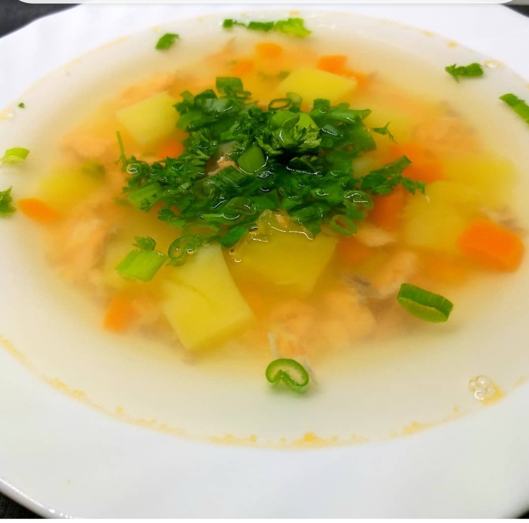 Суп из консервированной форели с рисом в мультиварке