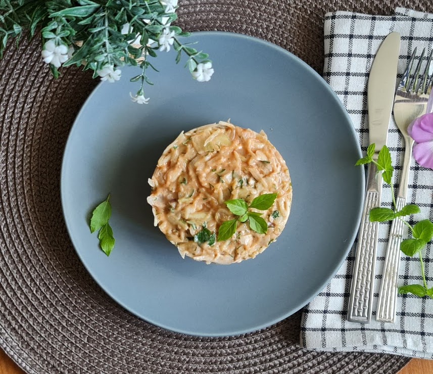 Салат с капустой, кукурузой и курицей