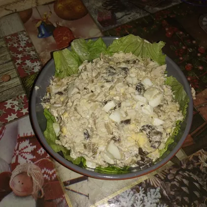 Салат с курицей шампиньонами и сыром