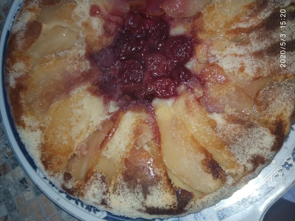 Пирог с яблоками и вишней на кефире: рецепт с фото