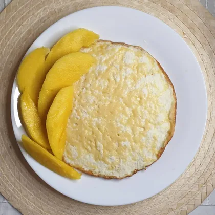 Омлет с сыром 'Пармезан' и манго